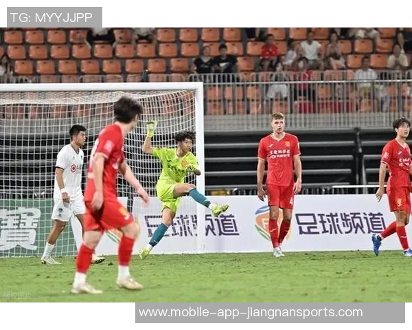 泰国U23球员詹森因飞踹被停赛两场将缺席与国足的较量